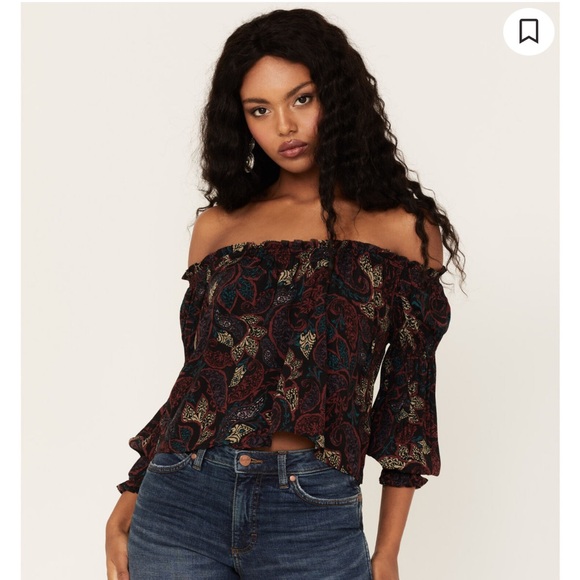 Shyanne • Black floral paisley cowgirl flowy cropped blouse - Picture 2 of 10